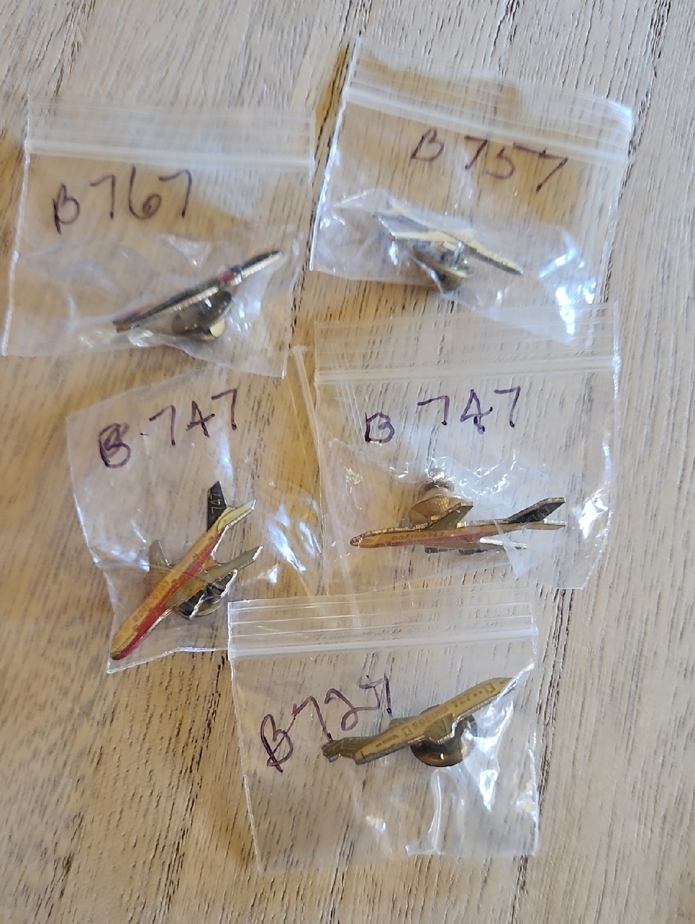 Boeing Aircraft family of planes lapel pins A 727 , 2 -747s, a 757 and a 767 - Picture 4 of 8